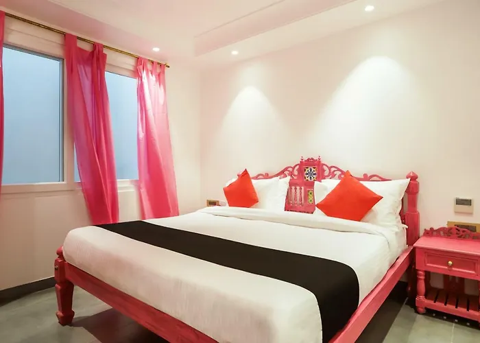 Capital O 46981 Pinky Villa New Delhi